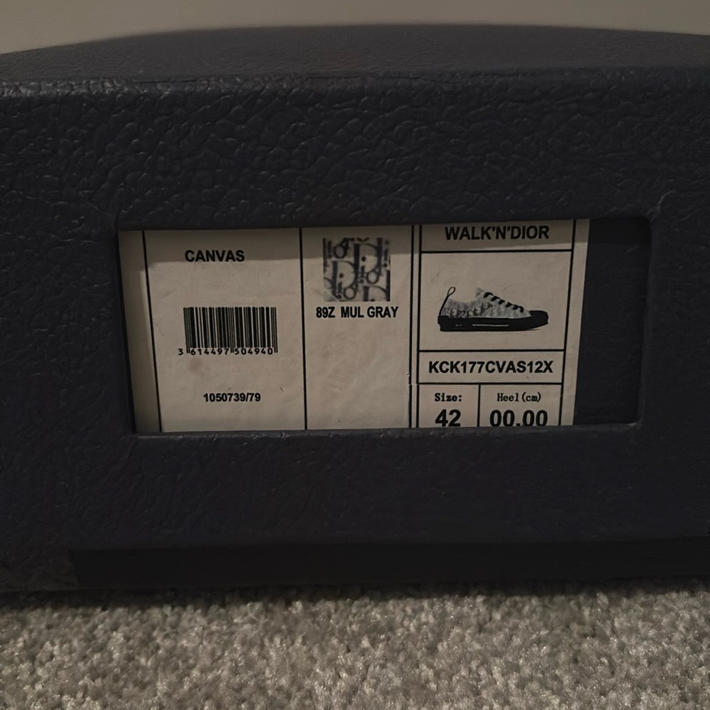 Brand New UA Dior Canvas size 42